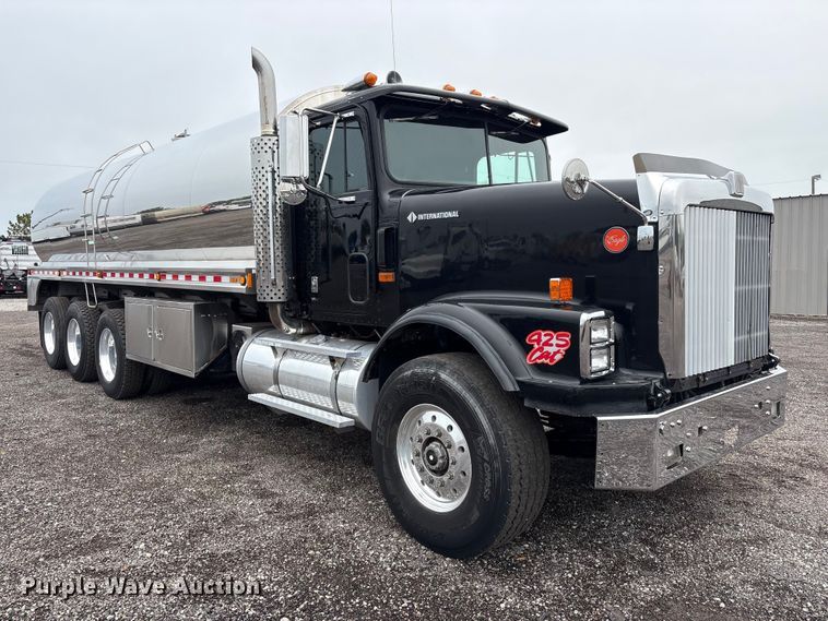 image for item EG9101 1991 International 9300 water truck