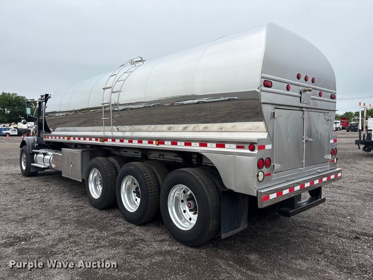 image for item EG9101 1991 International 9300 water truck
