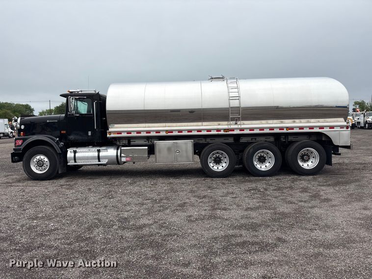 image for item EG9101 1991 International 9300 water truck