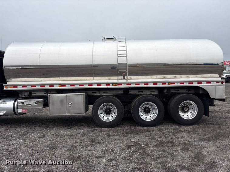 image for item EG9101 1991 International 9300 water truck