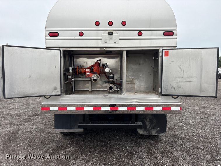 image for item EG9101 1991 International 9300 water truck