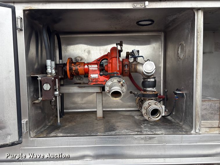 image for item EG9101 1991 International 9300 water truck