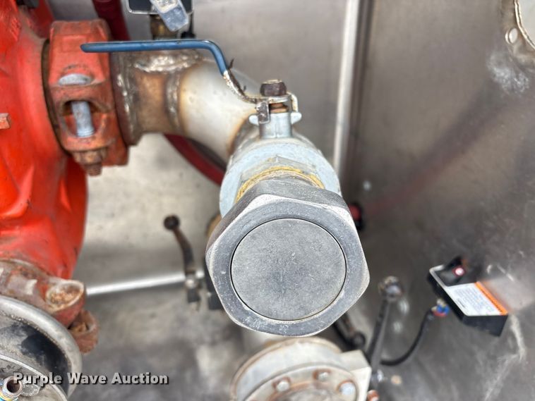 image for item EG9101 1991 International 9300 water truck