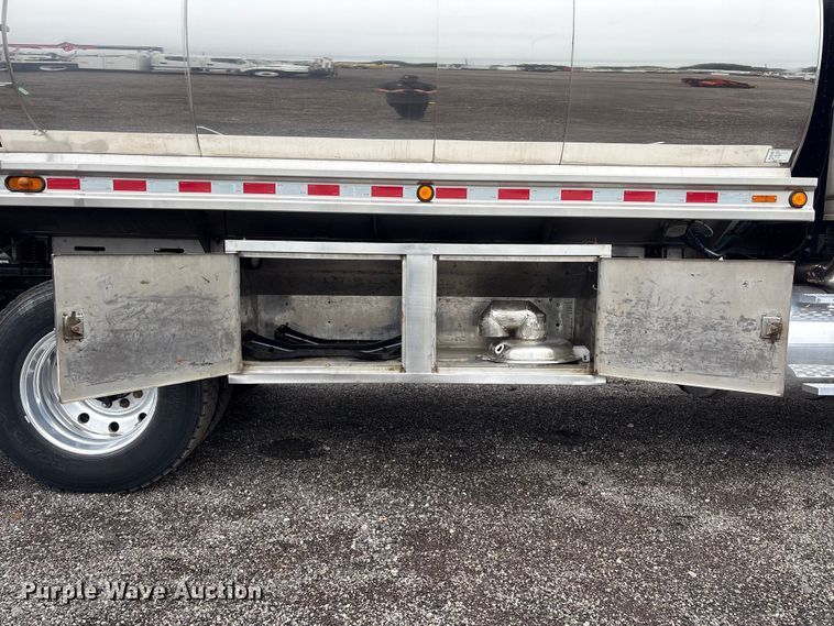 image for item EG9101 1991 International 9300 water truck