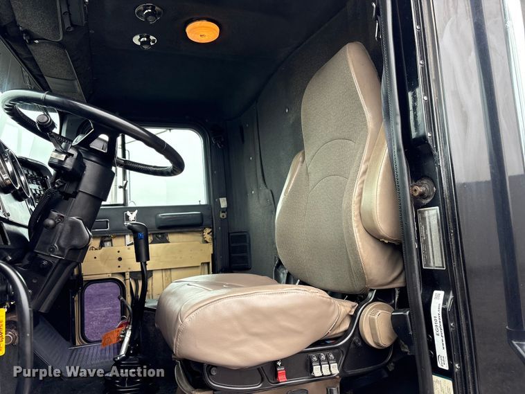image for item EG9101 1991 International 9300 water truck