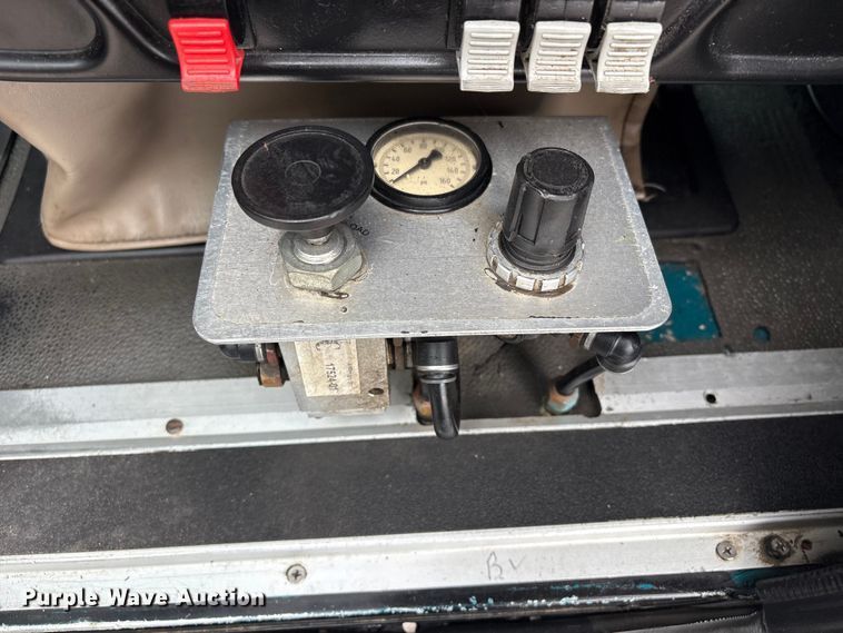image for item EG9101 1991 International 9300 water truck