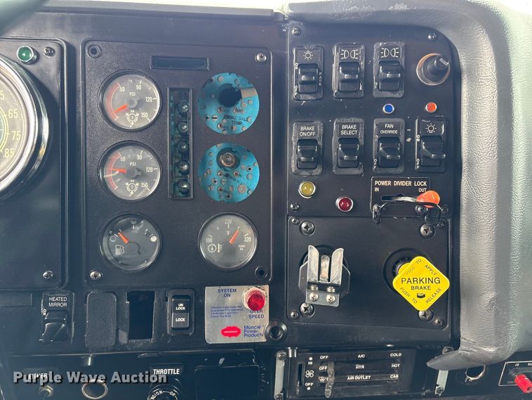 image for item EG9101 1991 International 9300 water truck