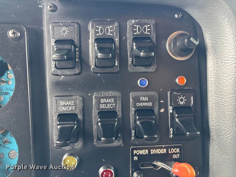image for item EG9101 1991 International 9300 water truck