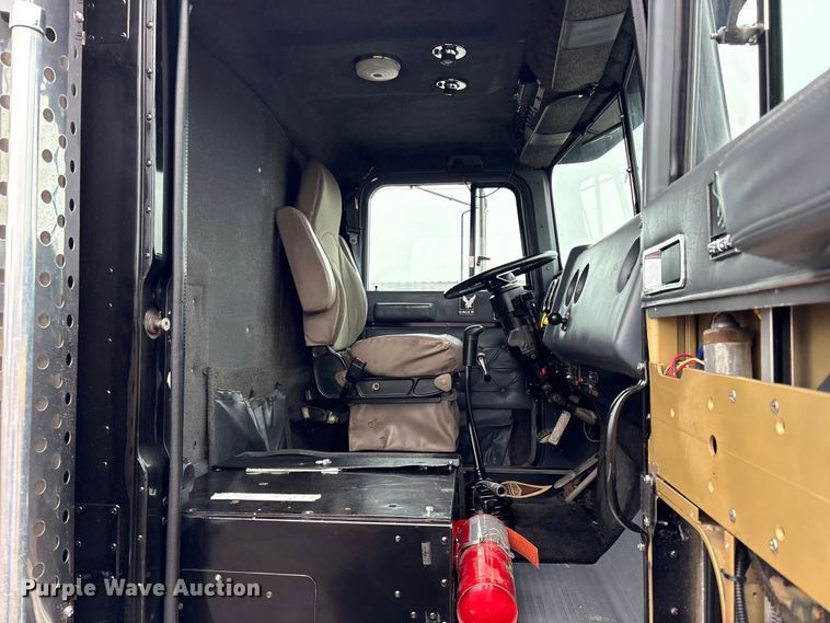image for item EG9101 1991 International 9300 water truck