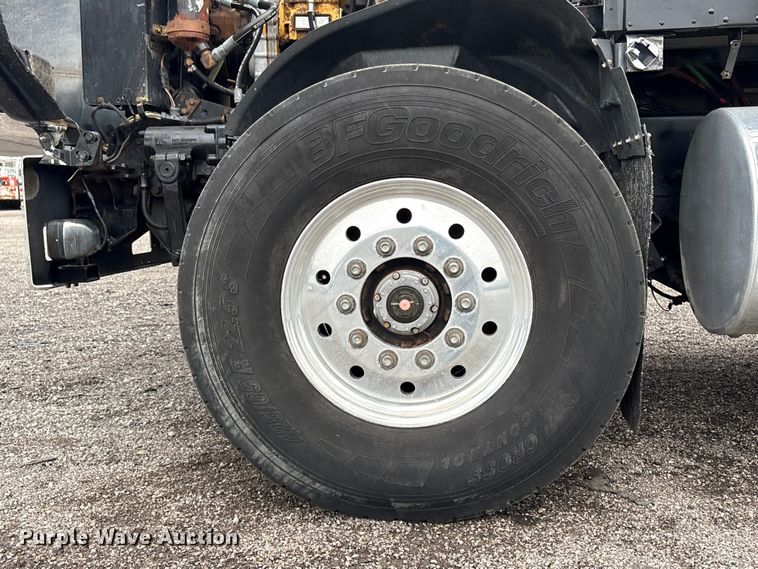 image for item EG9101 1991 International 9300 water truck