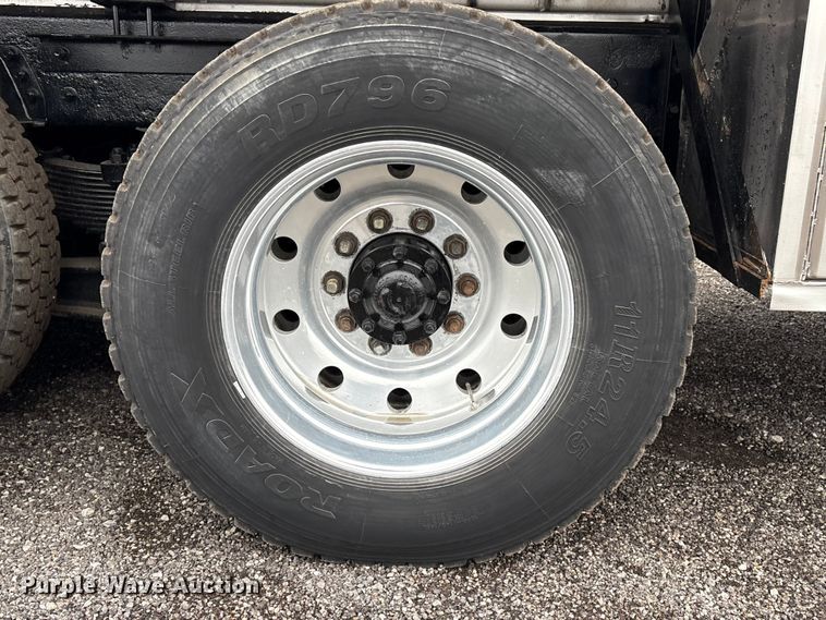 image for item EG9101 1991 International 9300 water truck