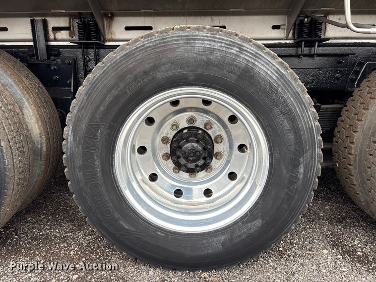 image for item EG9101 1991 International 9300 water truck