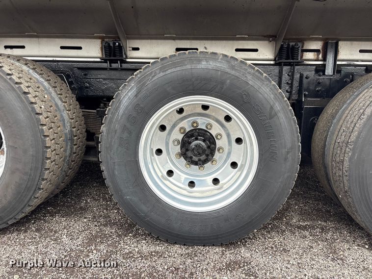 image for item EG9101 1991 International 9300 water truck