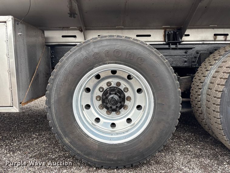 image for item EG9101 1991 International 9300 water truck
