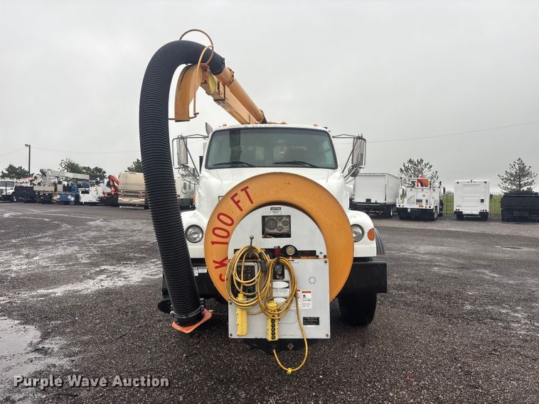image for item EG9112 2002 Sterling L7500 sewer jetter truck
