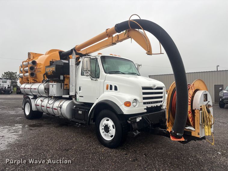 image for item EG9112 2002 Sterling L7500 sewer jetter truck