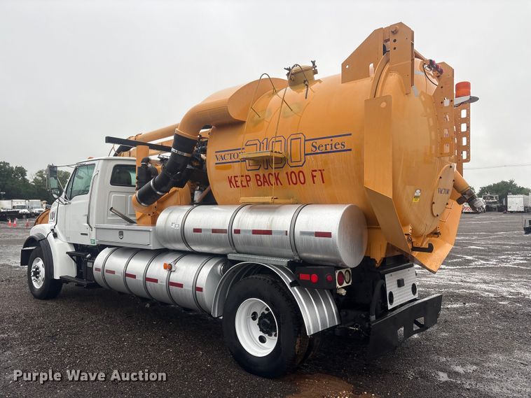 image for item EG9112 2002 Sterling L7500 sewer jetter truck
