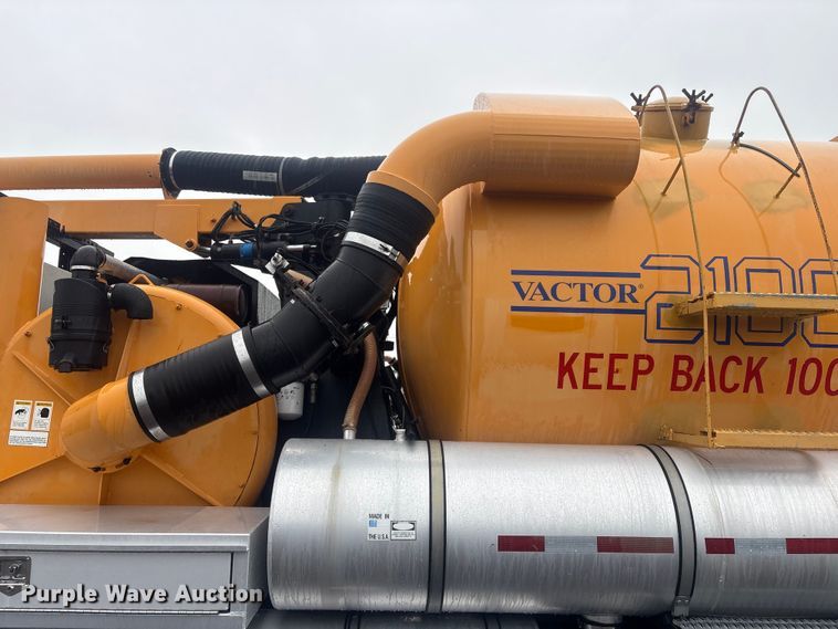 image for item EG9112 2002 Sterling L7500 sewer jetter truck