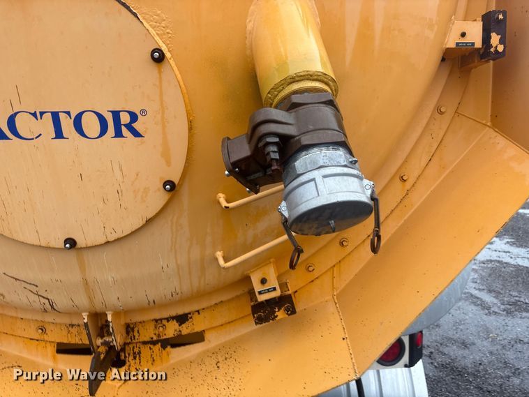 image for item EG9112 2002 Sterling L7500 sewer jetter truck
