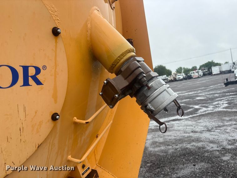 image for item EG9112 2002 Sterling L7500 sewer jetter truck