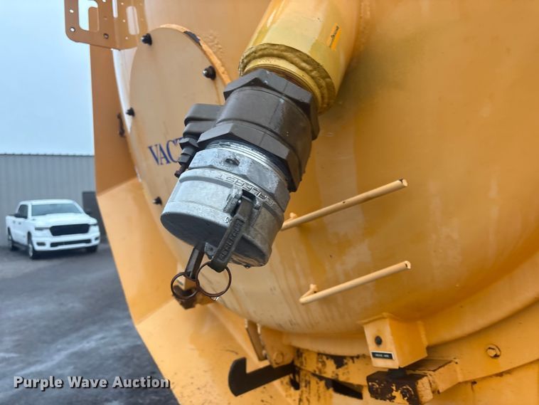 image for item EG9112 2002 Sterling L7500 sewer jetter truck