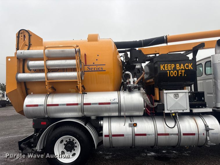 image for item EG9112 2002 Sterling L7500 sewer jetter truck