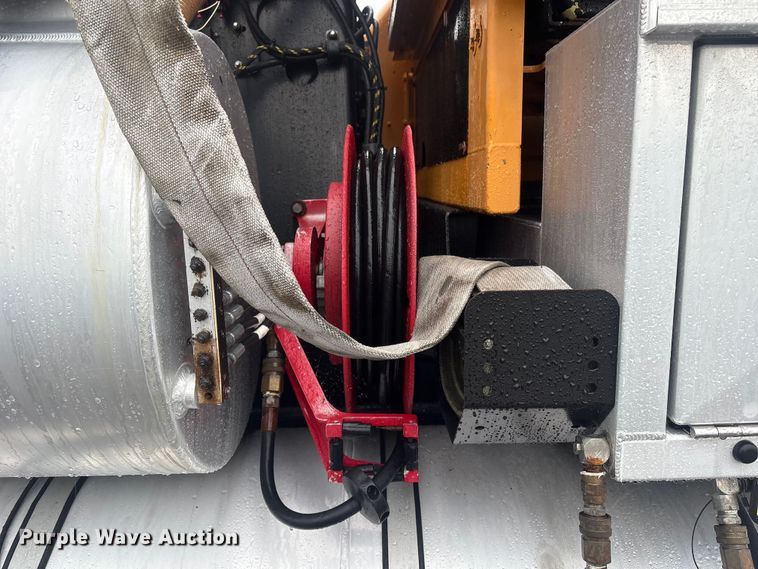 image for item EG9112 2002 Sterling L7500 sewer jetter truck