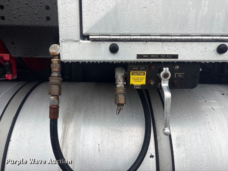 image for item EG9112 2002 Sterling L7500 sewer jetter truck