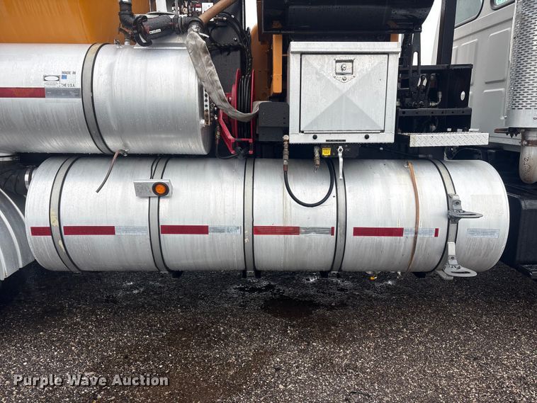 image for item EG9112 2002 Sterling L7500 sewer jetter truck