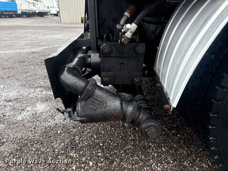 image for item EG9112 2002 Sterling L7500 sewer jetter truck