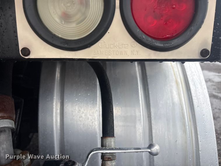 image for item EG9112 2002 Sterling L7500 sewer jetter truck