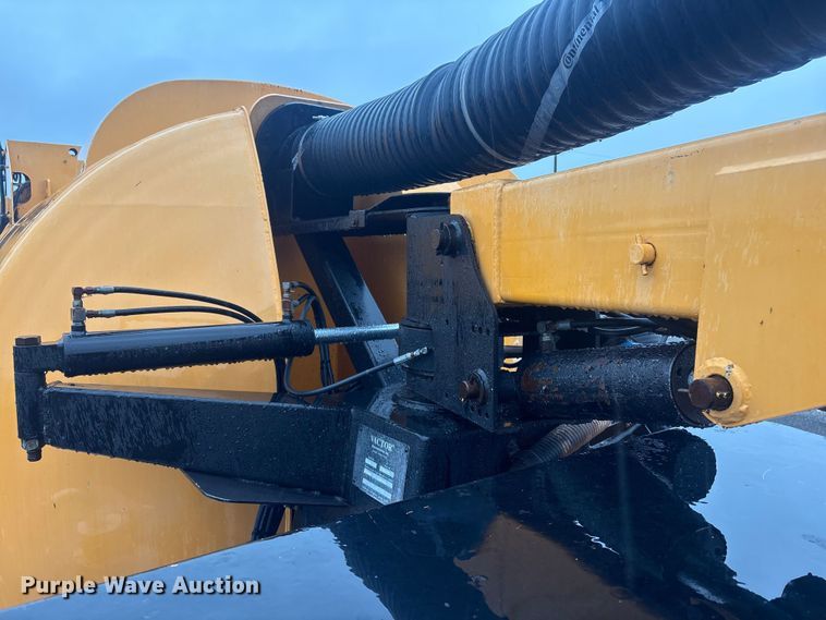 image for item EG9112 2002 Sterling L7500 sewer jetter truck