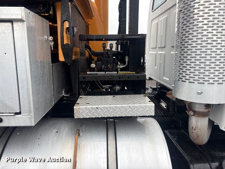 image for item EG9112 2002 Sterling L7500 sewer jetter truck