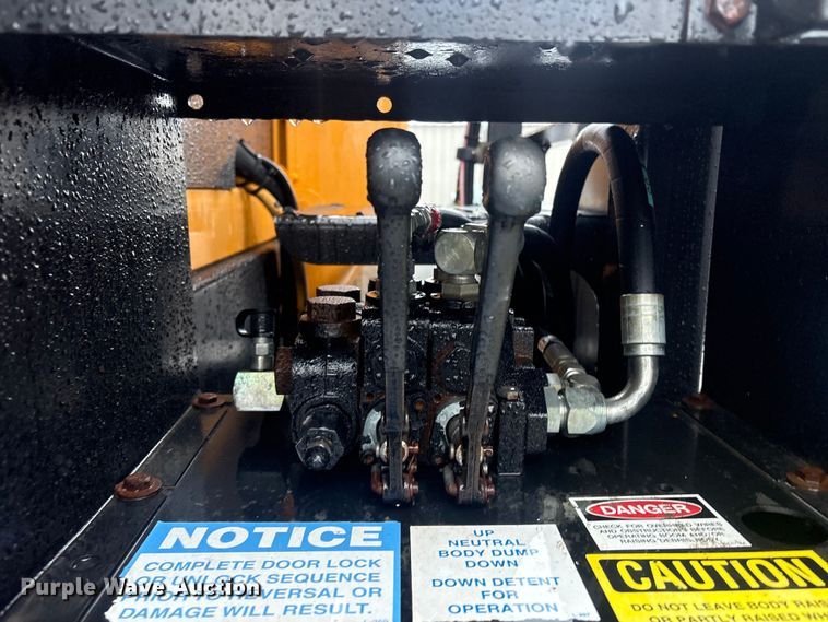image for item EG9112 2002 Sterling L7500 sewer jetter truck