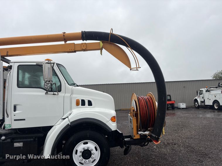 image for item EG9112 2002 Sterling L7500 sewer jetter truck