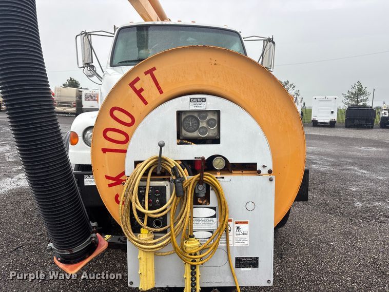 image for item EG9112 2002 Sterling L7500 sewer jetter truck