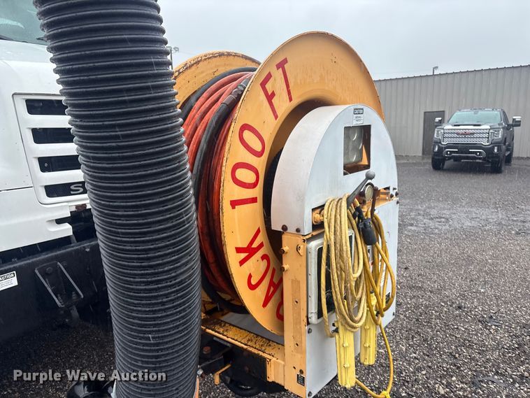 image for item EG9112 2002 Sterling L7500 sewer jetter truck