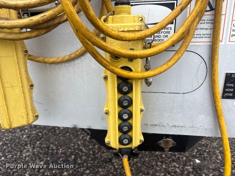 image for item EG9112 2002 Sterling L7500 sewer jetter truck