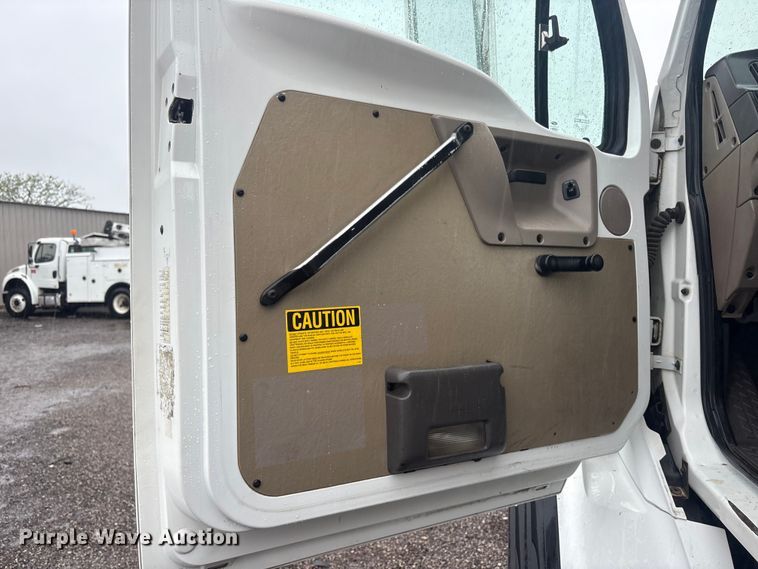 image for item EG9112 2002 Sterling L7500 sewer jetter truck