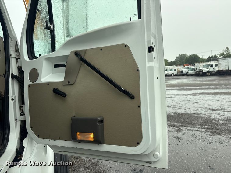 image for item EG9112 2002 Sterling L7500 sewer jetter truck