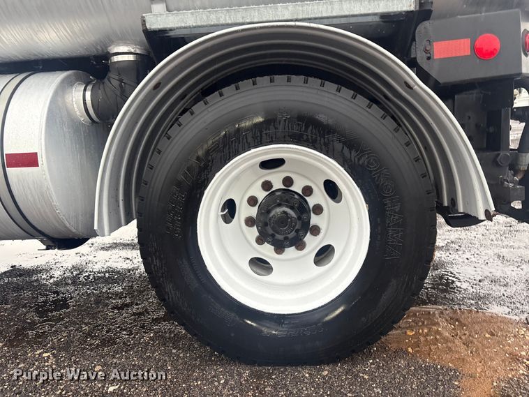 image for item EG9112 2002 Sterling L7500 sewer jetter truck