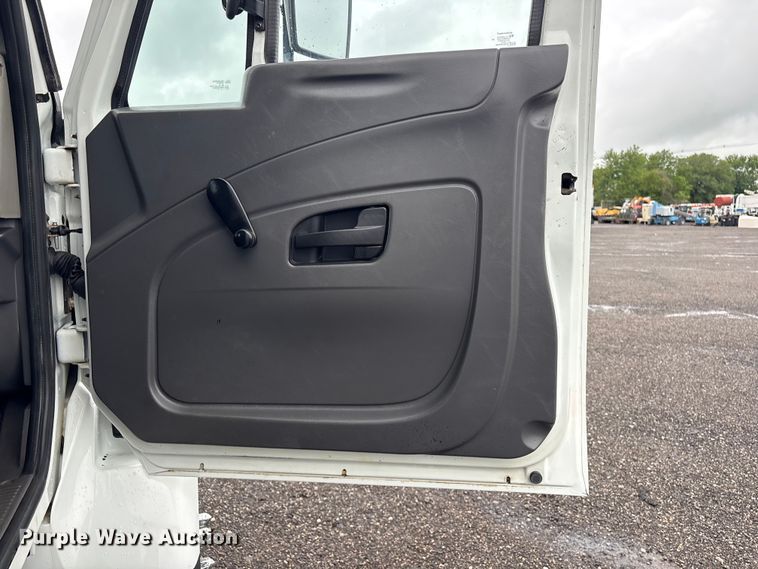 image for item EG9115 2010 International WorkStar 7400 Crew Cab crane truck