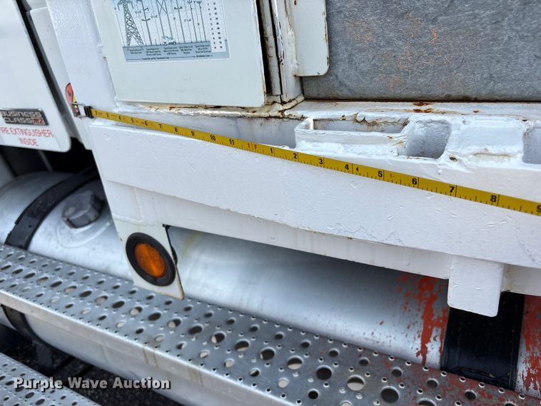image for item EG9120 2010 Freightliner Business Class M2 grapple truck