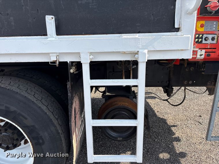 image for item EG9120 2010 Freightliner Business Class M2 grapple truck