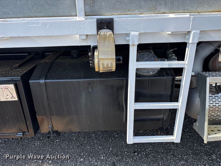 image for item EG9120 2010 Freightliner Business Class M2 grapple truck