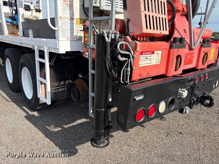 image for item EG9120 2010 Freightliner Business Class M2 grapple truck