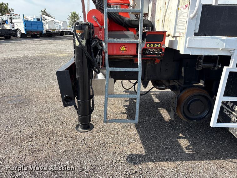image for item EG9120 2010 Freightliner Business Class M2 grapple truck