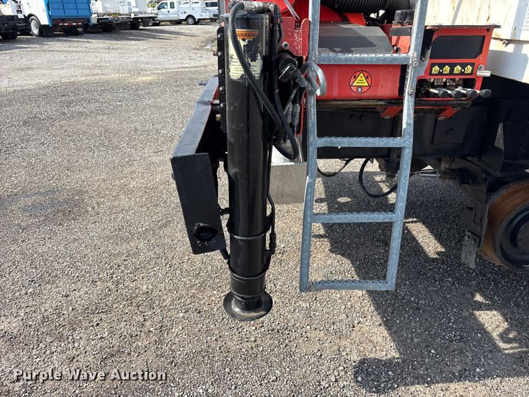 image for item EG9120 2010 Freightliner Business Class M2 grapple truck