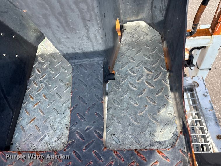 image for item EG9120 2010 Freightliner Business Class M2 grapple truck