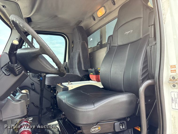 image for item EG9120 2010 Freightliner Business Class M2 grapple truck